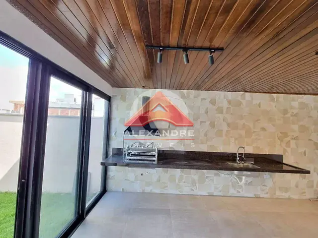 Casa com 300m² 4 quartos e 3 banheiros, à venda, no bairro Condomínio Residencial Mantiqueira em São José dos Campos