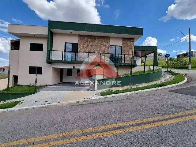 Casa com 300m² 4 quartos e 3 banheiros, à venda, no bairro Condomínio Residencial Mantiqueira em São José dos Campos