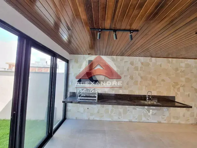 Casa com 300m² 4 quartos e 3 banheiros, à venda, no bairro Condomínio Residencial Mantiqueira em São José dos Campos