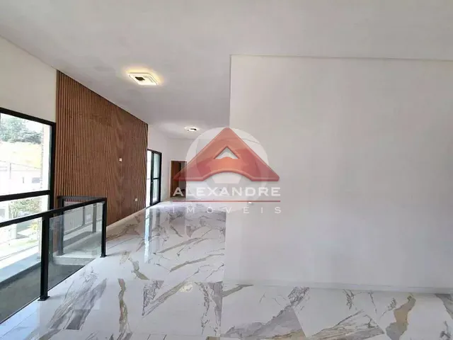 Casa com 300m² 4 quartos e 3 banheiros, à venda, no bairro Condomínio Residencial Mantiqueira em São José dos Campos