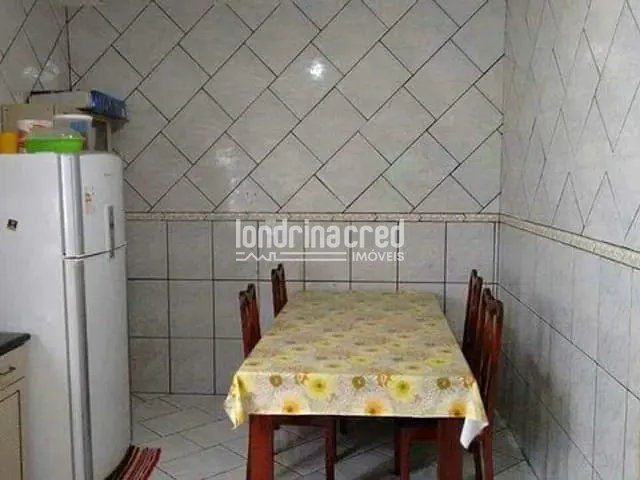 Casa com 200m², à venda, no bairro Conjunto Parigot de Souza 1 em Londrina