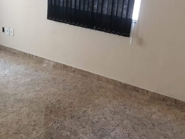 Casa com 250m² 2 quartos e 2 banheiros, à venda, no bairro Engenheiro Neiva em Guaratinguetá