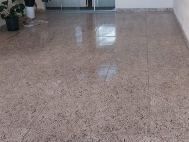 Casa com 250m² 2 quartos e 2 banheiros, à venda, no bairro Engenheiro Neiva em Guaratinguetá