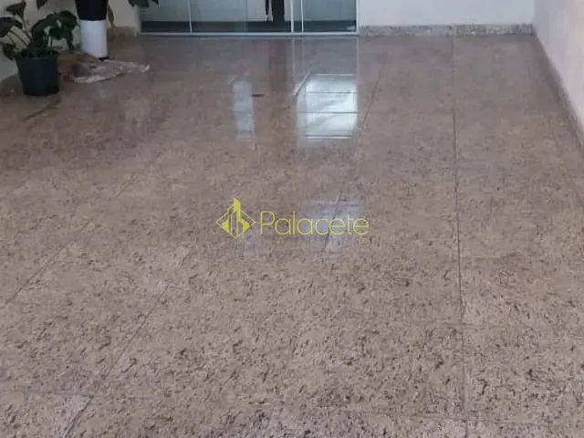 Casa com 250m² 2 quartos e 2 banheiros, à venda, no bairro Engenheiro Neiva em Guaratinguetá