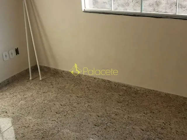 Casa com 250m² 2 quartos e 2 banheiros, à venda, no bairro Engenheiro Neiva em Guaratinguetá