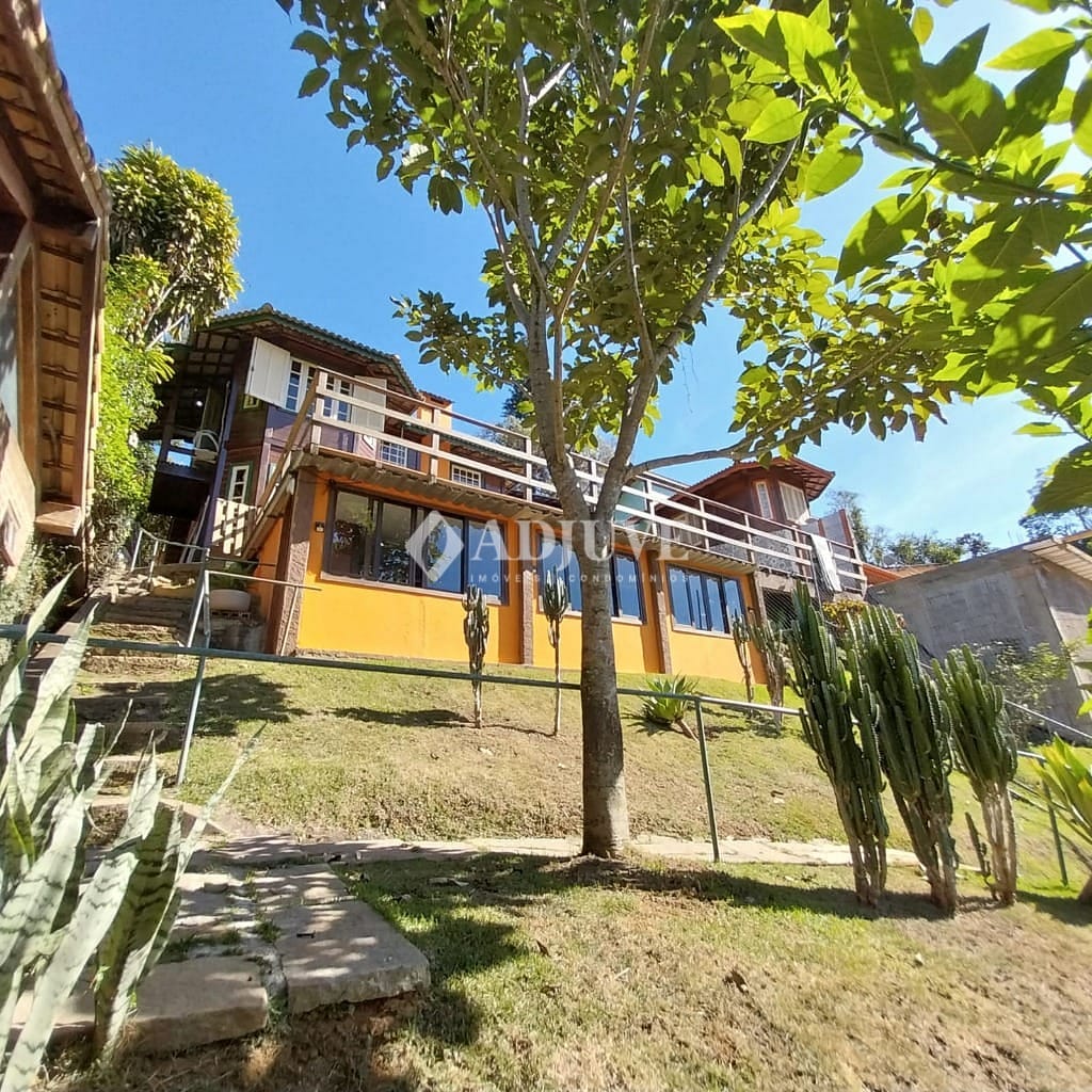 Casa à venda com 3 quartos, 190m² - Foto 2