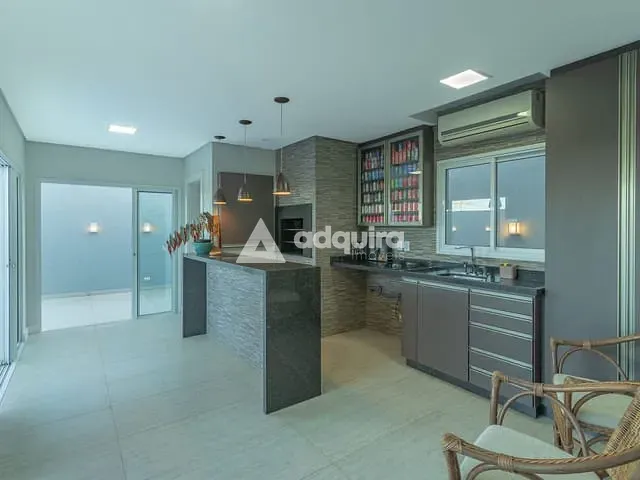 Casa com 300m² 3 quartos e 5 banheiros, à venda, no bairro Oficinas em Ponta Grossa