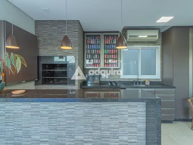 Casa com 300m² 3 quartos e 5 banheiros, à venda, no bairro Oficinas em Ponta Grossa