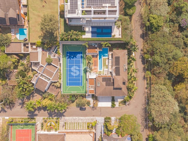 Casa com 1800m² 4 quartos e 7 banheiros, à venda, no bairro Alphaville em Santana de Parnaíba