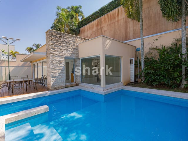 Casa com 1800m² 4 quartos e 7 banheiros, à venda, no bairro Alphaville em Santana de Parnaíba