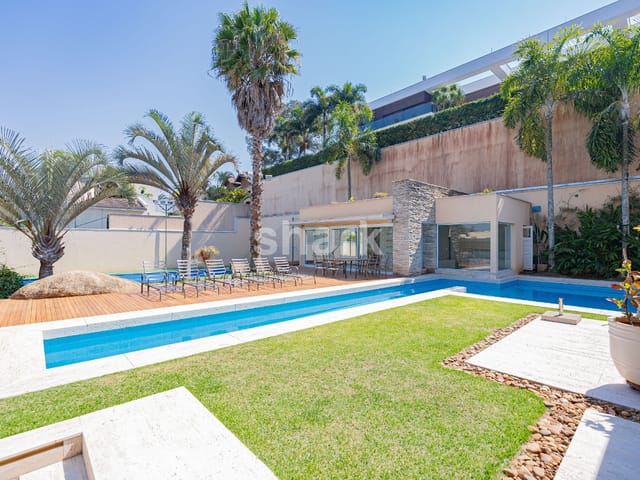 Casa com 1800m² 4 quartos e 7 banheiros, à venda, no bairro Alphaville em Santana de Parnaíba