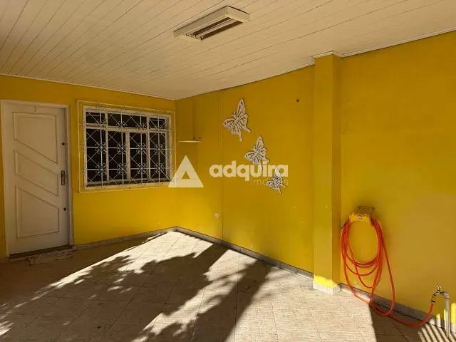 Casa 3 quartos e 2 banheiros, à venda, no bairro Uvaranas em Ponta Grossa