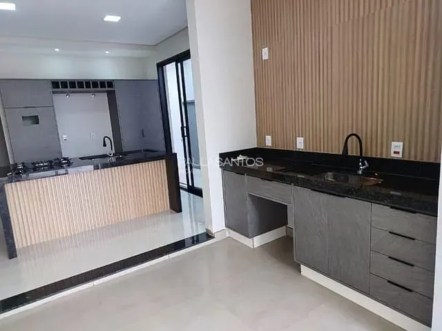 Casa com 300m² 3 quartos e 2 banheiros, à venda, no bairro Brigadeiro Tobias em Sorocaba