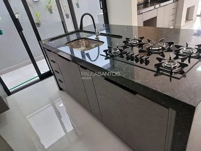 Casa com 300m² 3 quartos e 2 banheiros, à venda, no bairro Brigadeiro Tobias em Sorocaba