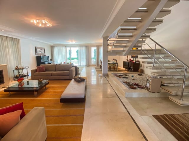 Casa com 670m² 5 quartos e 7 banheiros, à venda, no bairro Alphaville Residencial Um em Barueri