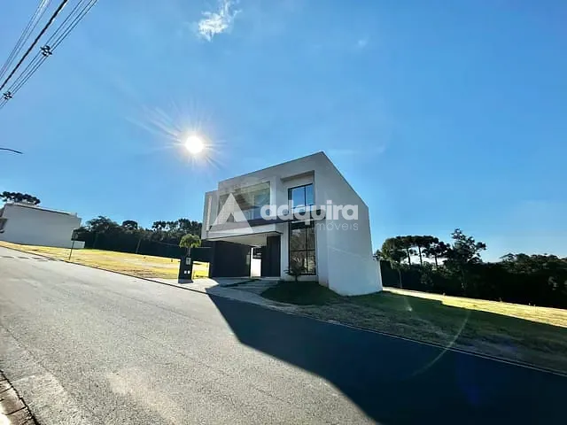 Casa com 208m² 3 quartos e 4 banheiros, à venda, no bairro Contorno em Ponta Grossa