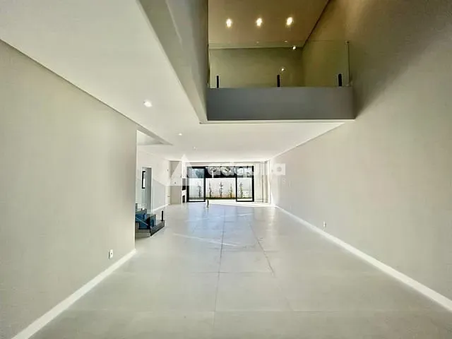 Casa com 208m² 3 quartos e 4 banheiros, à venda, no bairro Contorno em Ponta Grossa