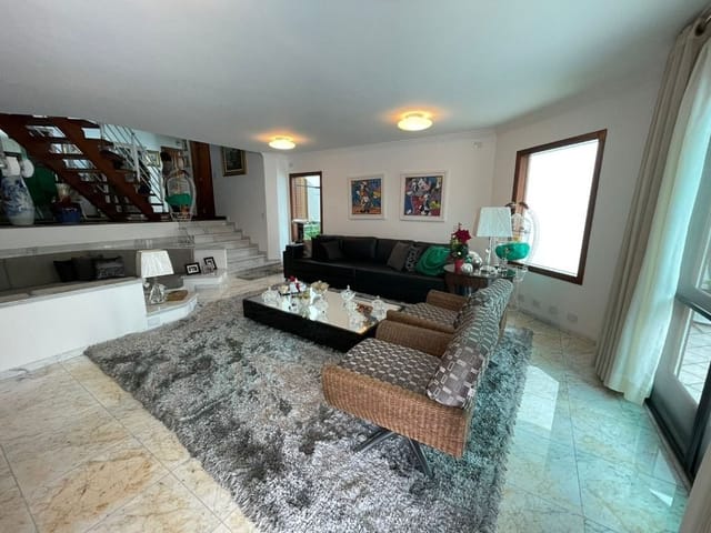 Casa com 500m² 4 quartos e 6 banheiros, à venda, no bairro Alphaville em Santana de Parnaíba