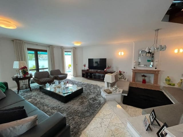 Casa com 500m² 4 quartos e 6 banheiros, à venda, no bairro Alphaville em Santana de Parnaíba