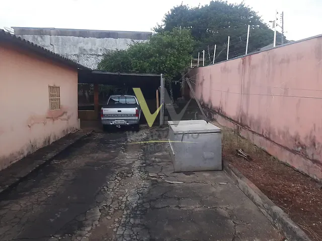 Casa com 375m² 3 quartos e 1 banheiro, à venda, no bairro Frei Estaquio em Anápolis