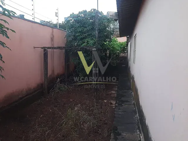 Casa com 375m² 3 quartos e 1 banheiro, à venda, no bairro Frei Estaquio em Anápolis