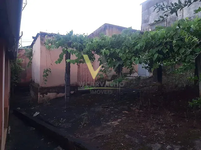Casa com 375m² 3 quartos e 1 banheiro, à venda, no bairro Frei Estaquio em Anápolis