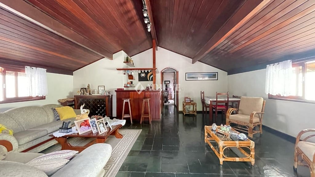 Casa à venda com 5 quartos, 200m² - Foto 11