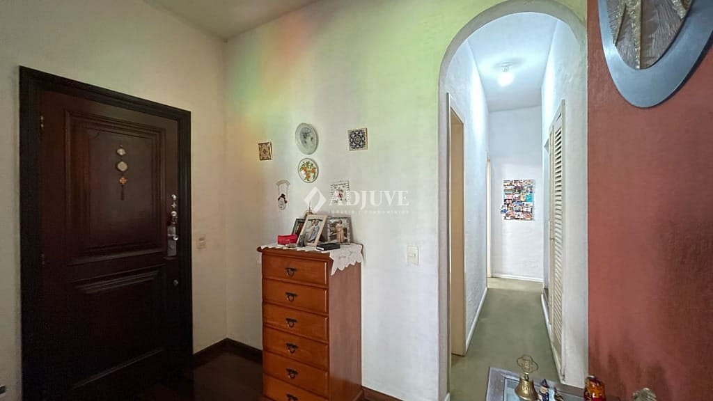 Casa à venda com 5 quartos, 200m² - Foto 2