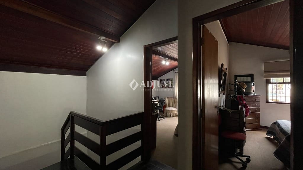 Casa à venda com 5 quartos, 200m² - Foto 10