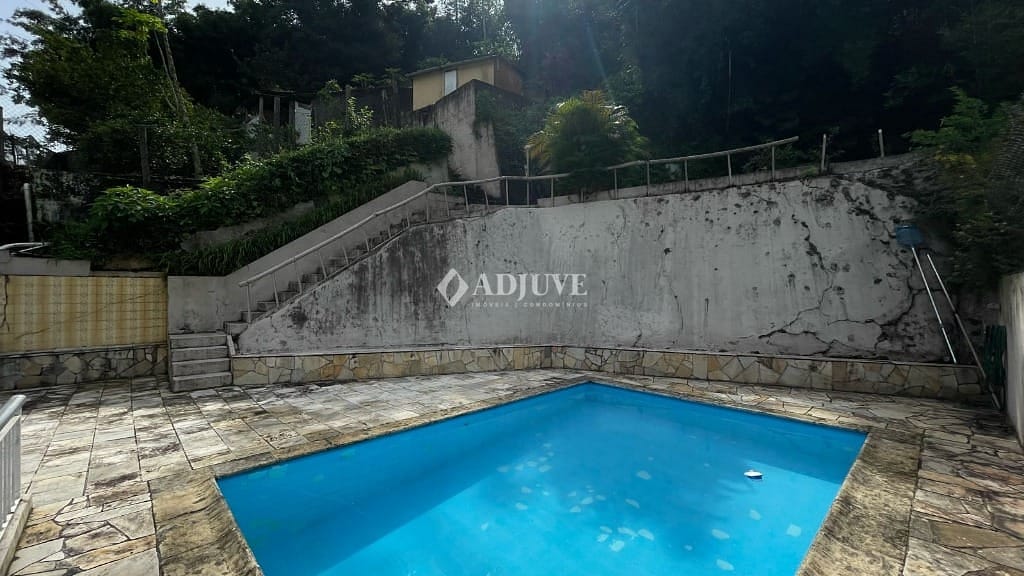 Casa à venda com 5 quartos, 200m² - Foto 19