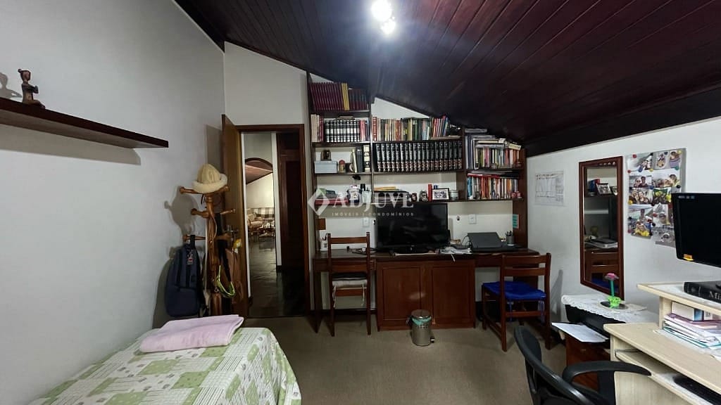 Casa à venda com 5 quartos, 200m² - Foto 15
