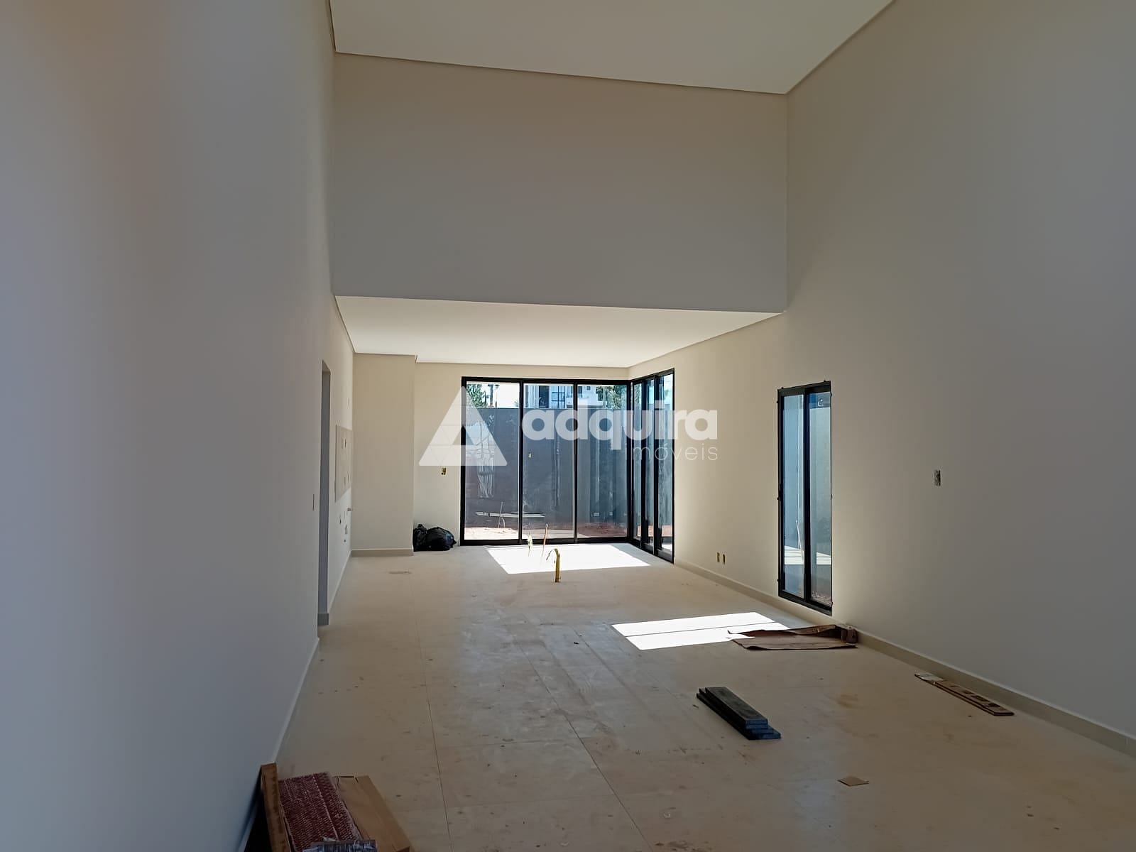 Casa à venda com 3 quartos, 150m² - Foto 2