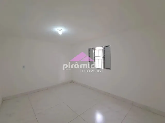 Casa com 10m² 2 quartos e 1 banheiro, para alugar, no bairro Jardim Colonial em São José Dos Campos