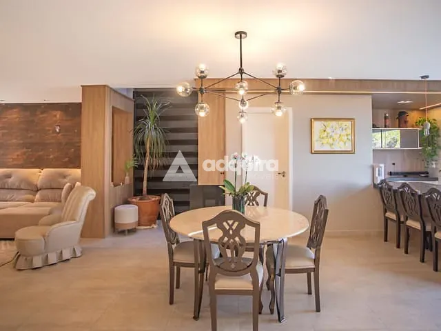 Casa com 300m² 3 quartos e 4 banheiros, à venda, no bairro Colônia Dona Luíza em Ponta Grossa