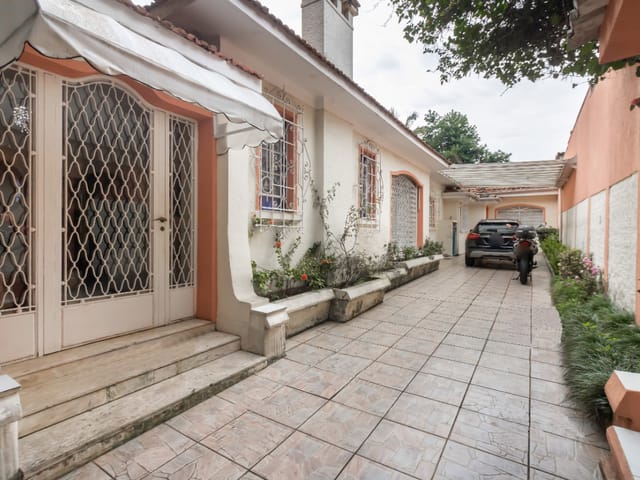 Casa com 630m² 4 quartos e 3 banheiros, à venda, no bairro Campo Belo em São Paulo