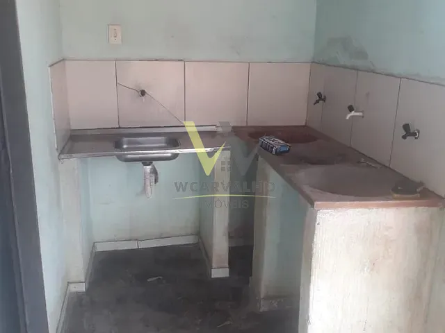 Casa com 300m² 1 quarto e 1 banheiro, à venda, no bairro Jardim Esperança em Anápolis