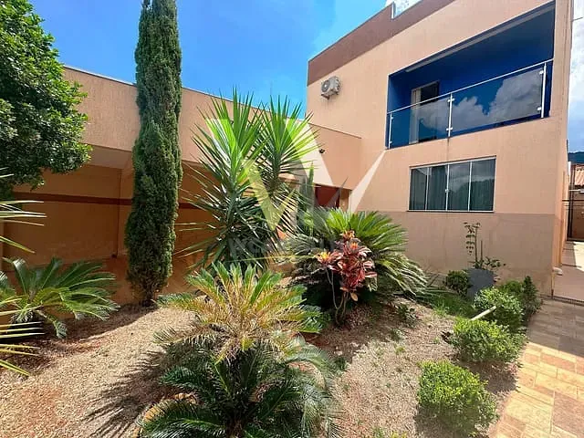 Casa com 400m² 4 quartos e 3 banheiros, à venda, no bairro Alexandrina em Anápolis