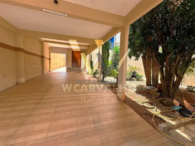 Casa com 400m² 4 quartos e 3 banheiros, à venda, no bairro Alexandrina em Anápolis