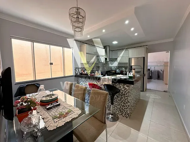 Casa com 400m² 4 quartos e 3 banheiros, à venda, no bairro Alexandrina em Anápolis