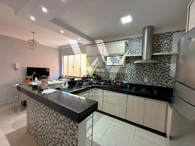 Casa com 400m² 4 quartos e 3 banheiros, à venda, no bairro Alexandrina em Anápolis