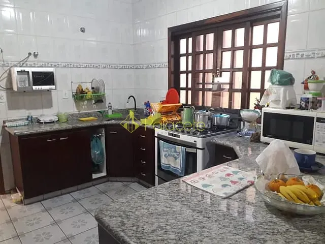 Casa com 284m² 3 quartos e 4 banheiros, à venda, no bairro Pedregulho em Guaratinguetá