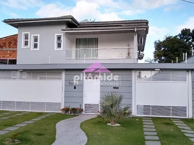 Casa com 490m² 3 quartos e 4 banheiros, à venda, no bairro Jardim das Gaivotas em Caraguatatuba