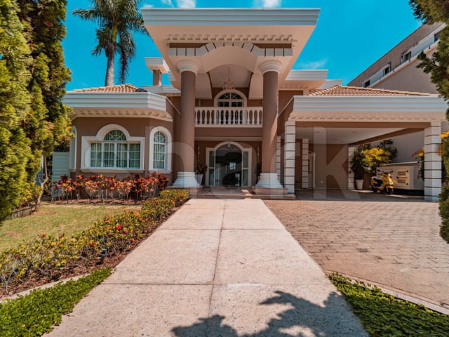 Casa com 1050m² 4 quartos e 7 banheiros, à venda ou para alugar, no bairro Tamboré em Santana de Parnaíba