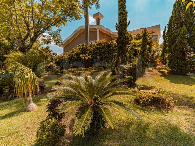 Casa com 1050m² 4 quartos e 7 banheiros, à venda ou para alugar, no bairro Tamboré em Santana de Parnaíba