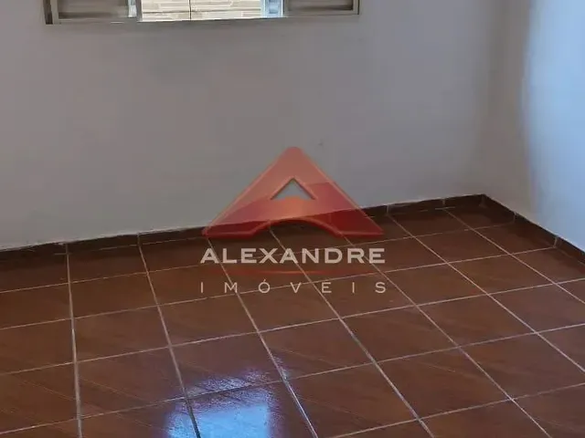 Casa com 10m² 3 quartos e 1 banheiro, para alugar, no bairro Jardim Bela Vista em São José Dos Campos