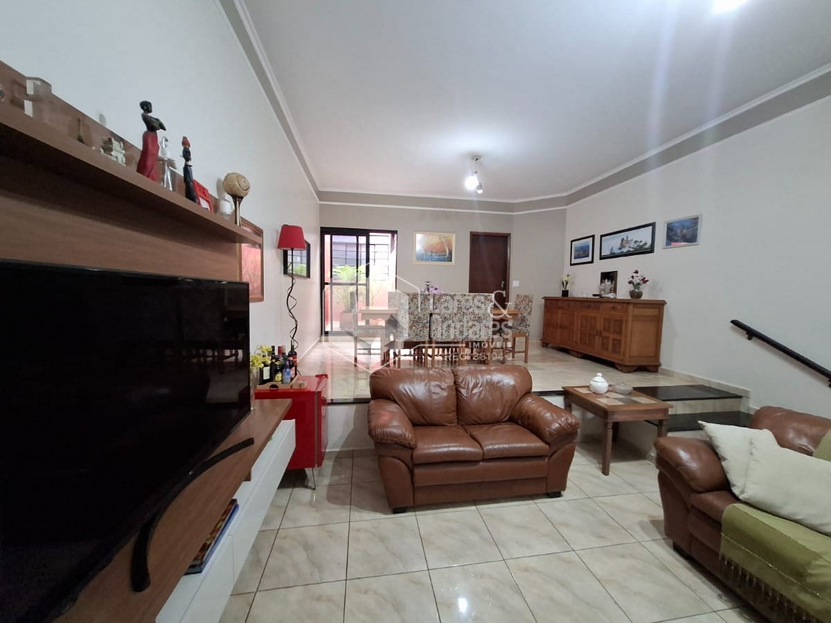 Casa à venda com 3 quartos, 211m² - Foto 4
