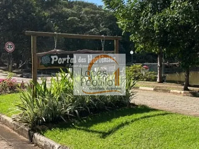 Casa com 570m² 4 quartos e 3 banheiros, à venda, no bairro Condomínio Portal das Hortências em Atibaia