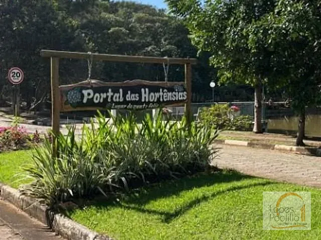 Casa com 570m² 4 quartos e 3 banheiros, à venda, no bairro Condomínio Portal das Hortências em Atibaia