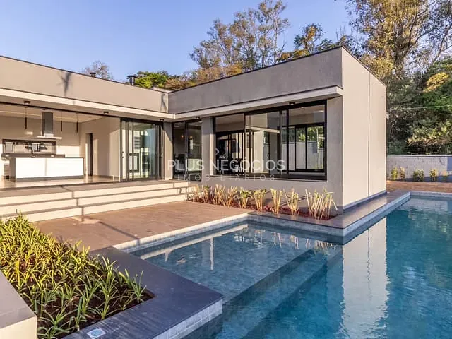 Casa com 1000m² 5 quartos e 6 banheiros, à venda, no bairro Jardim Residencial Saint Patrick em Sorocaba