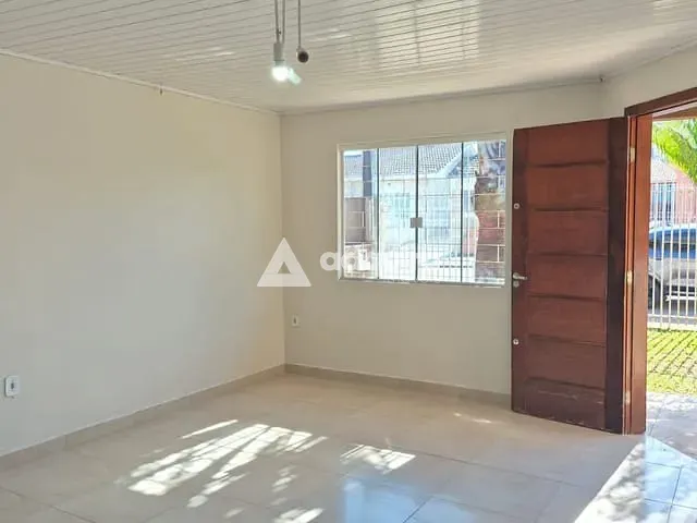 Casa 3 quartos e 2 banheiros, à venda, no bairro Uvaranas em Ponta Grossa